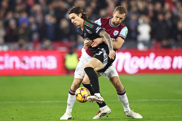 内外赛场上 内外赛场上