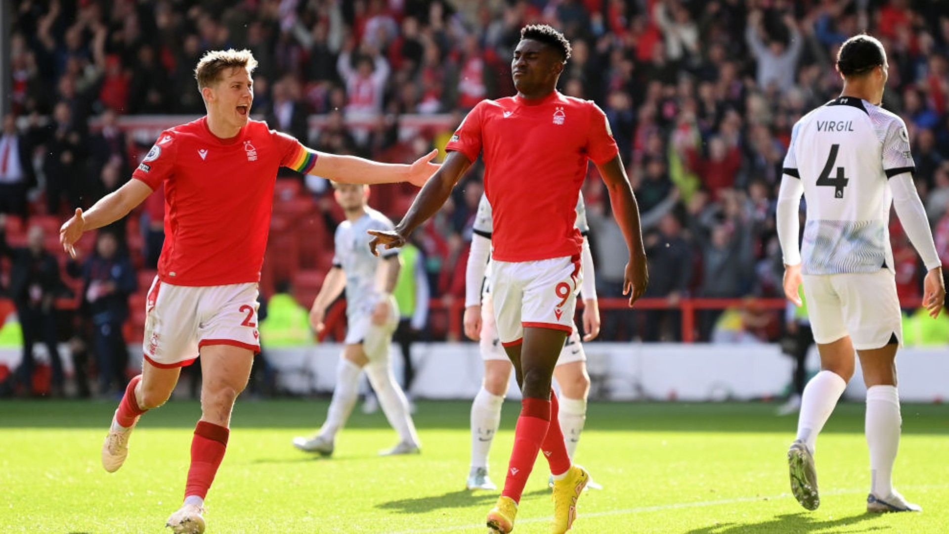 詹姆斯重返 詹姆斯重返